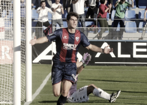 Gonzalo Melero celebra un gol con la S.D. Huesca